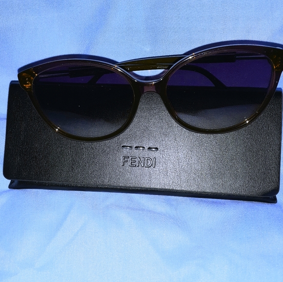 Fendi Sunglasses - Picture 2 of 3
